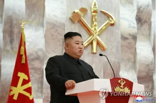 ２６日、祖国解放戦争勝利６７周年を祝う行事で演説する金委員長（朝鮮中央通信）＝（聯合ニュース）≪転載・転用禁止≫