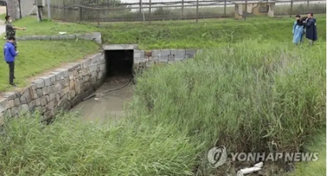 脱北者が通ったと推定される排水路＝27日、仁川（聯合ニュース）