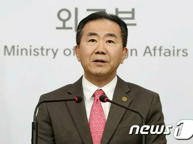 韓国外務省は、民間の植物園が「安倍首相“謝罪”像」を設置したことについて、外国の指導者たちへの礼遇を考慮する必要があると伝えた（提供:news1）