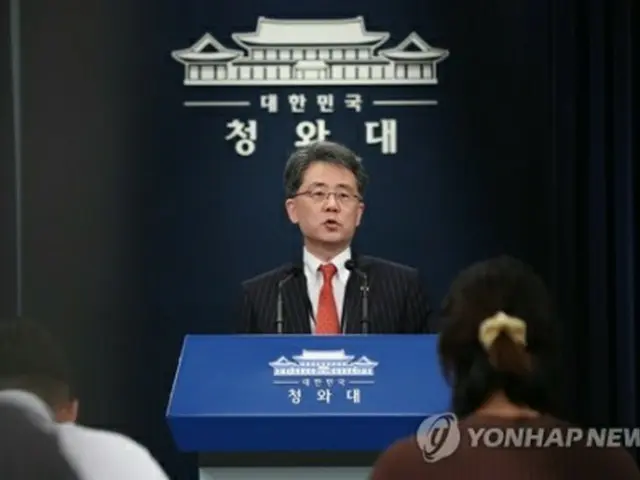 会見を行う金鉉宗・国家安保室第2次長＝28日、ソウル（？？聯合ニュース）