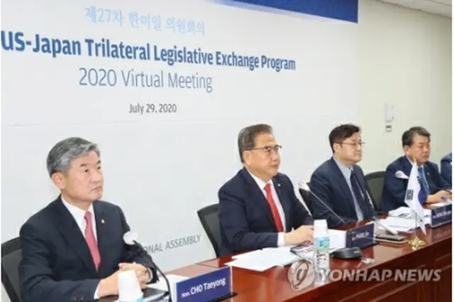 3カ国議員会議に出席した朴氏（左端から2人目）ら＝29日、ソウル（聯合ニュース）