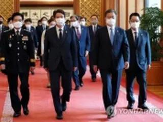 文大統領「南北関係を動かすべき」　新任の情報機関トップと統一相に