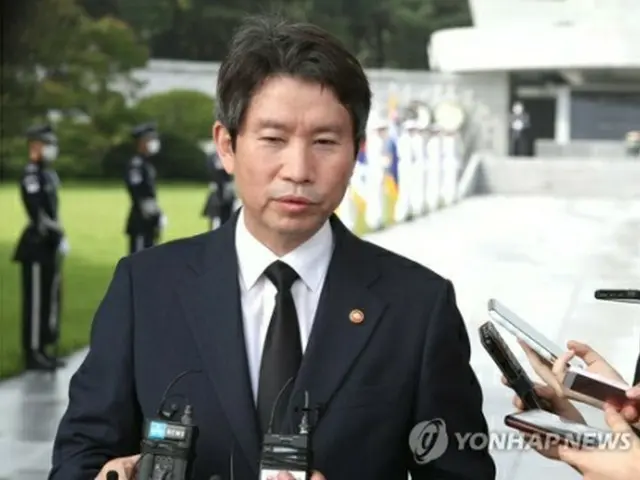 国立ソウル顕忠院を参拝した李長官＝30日、ソウル（聯合ニュース）