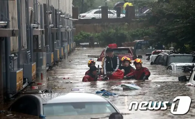 米国メディアは、韓国の豪雨被害を主要ニュースとして伝え、死者と被害状況を具体的に扱った（提供:news1）