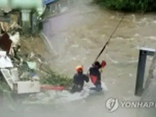豪雨で死者１３人・不明１３人に　被災者１０００人超＝韓国