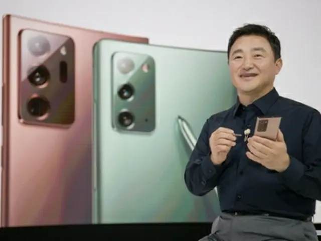 「ギャラクシーノート２０」を紹介するサムスン電子のスマホ事業トップ、盧泰文（ノ・テムン）無線事業部長（同社提供）＝（聯合ニュース）≪転載・転用禁止≫