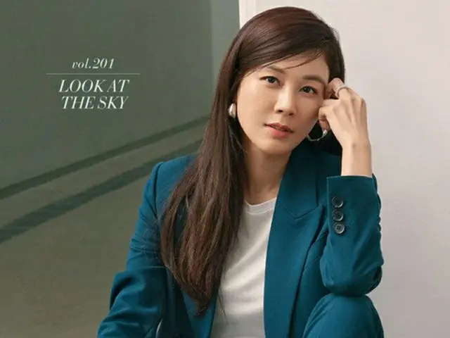 女優のキム・ハヌル、グラビアで知的なキャリアウーマンに変身…シンプルな中に光るファッションセンス（提供:news1）