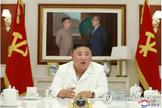 党中央委員会政務局会議に出席した金委員長＝（朝鮮中央通信＝聯合ニュース）≪転載・転用禁止≫