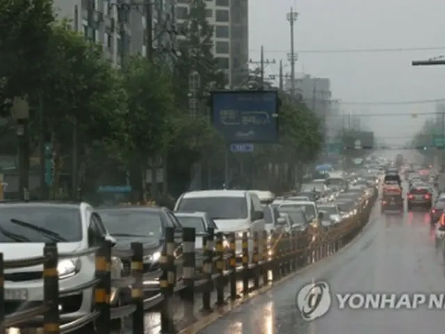 首都圏と中部で大雨が続いている。渋滞する道路（資料写真）＝（聯合ニュース）