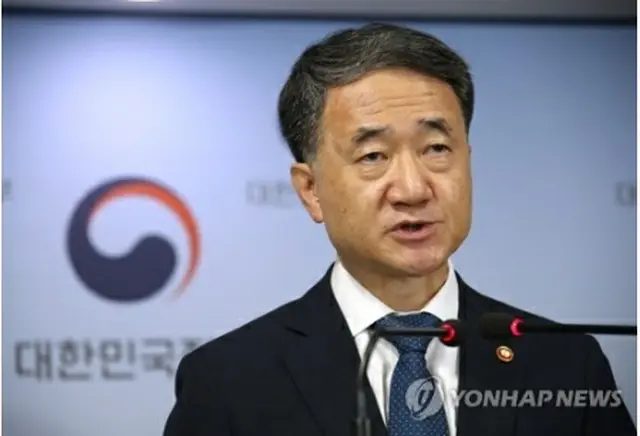 談話を発表する朴凌厚長官＝6日、ソウル（聯合ニュース）
