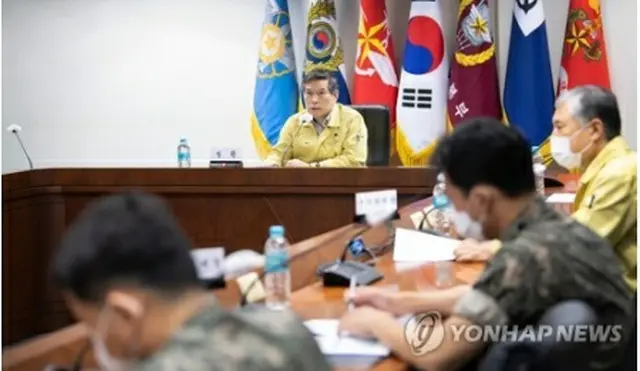 ２日に開かれた緊急主要指揮官会議で発言する鄭景斗（チョン・ギョンドゥ）国防部長官（中央）＝（聯合ニュース）
