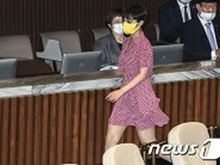 ‘ワンピース姿のリュ・ホジョン’議員も非難されたが…職場内の‘服装パワハラ’はどんなにひどいか＝韓国