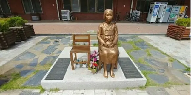 安山市東部に２０１６年に設置された少女像（同市提供）＝（聯合ニュース）≪転載・転用禁止≫