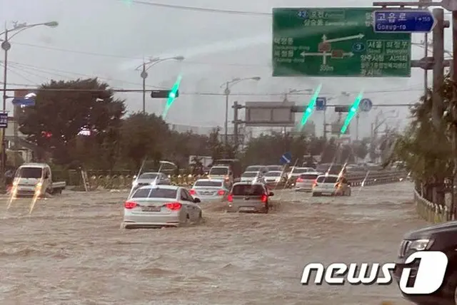 韓国の集中豪雨、継続…ソウル・仁川・京畿南部で1時間に最大40ミリ（画像:news1)