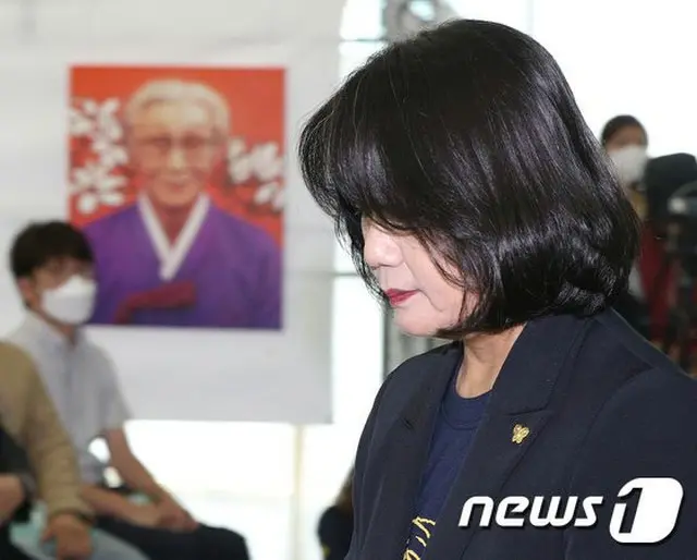 “正義連のずさんな会計疑惑”慰安婦団体前代表の国会議員、検察に出頭頭（提供:news1）