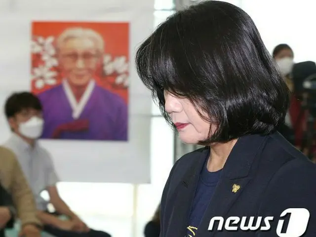 “正義連のずさんな会計疑惑”慰安婦団体前代表の国会議員、検察に出頭頭（提供:news1）