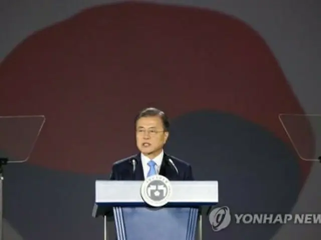 演説する文在寅（ムン・ジェイン）大統領＝１５日、ソウル（聯合ニュース）