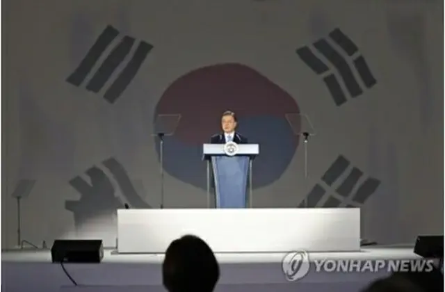 演説する文在寅（ムン・ジェイン）大統領＝１５日、ソウル（聯合ニュース）