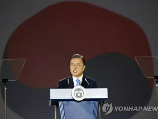 演説する文在寅（ムン・ジェイン）大統領＝１５日、ソウル（聯合ニュース）