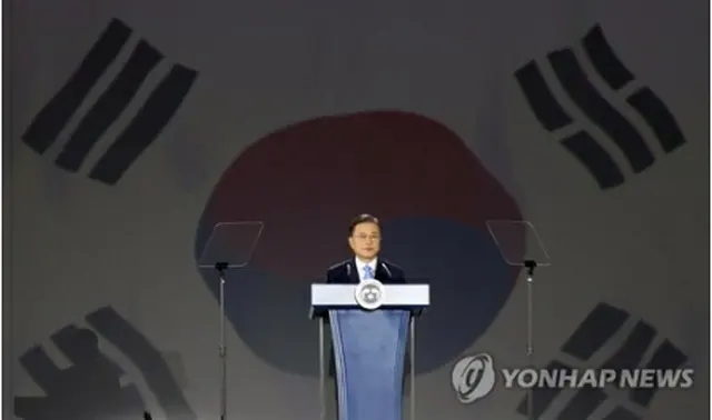 演説する文在寅大統領＝１５日、ソウル（聯合ニュース）