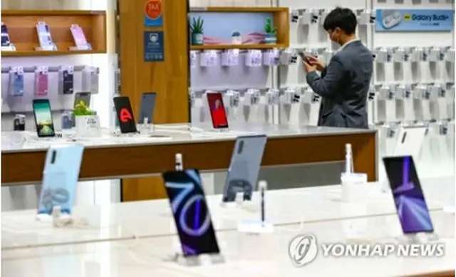 サムスン電子のスマホ（資料写真）＝（聯合ニュース）