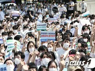 韓国、文政権の「医師増員」に反発＝コロナ急増の中、専攻医が再び集団休診…今度は「無期限スト」