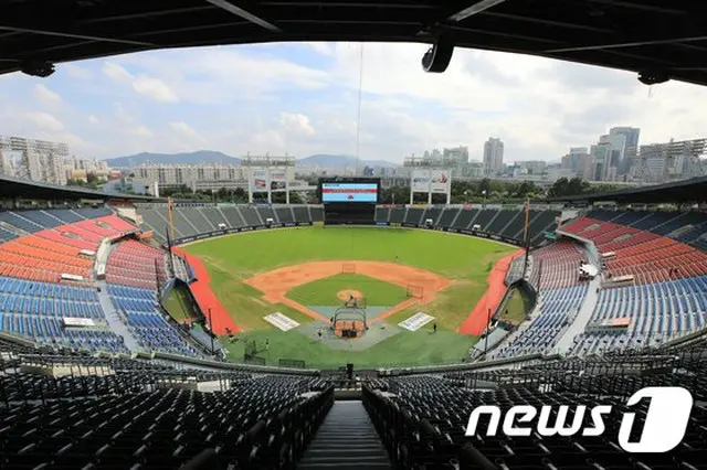 韓国で新型コロナ再び感染拡大…プロ野球、無観客試合に再転換（画像:news1）