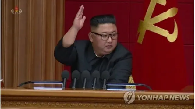 北朝鮮の朝鮮中央テレビは14日、金正恩（キム・ジョンウン）国務委員長（朝鮮労働党委員長）が13日に党政治局会議を開催したと伝えた（同テレビから）＝（聯合ニュース）≪転載・転用禁止≫