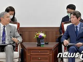 「総督の髭」を剃ったハリス米大使と面談した韓国統一相、今日は中国大使と「朝鮮半島情勢を論議」