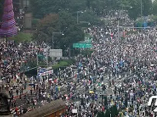 光化門集会に参加した60代女性が感染＝韓国