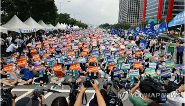 １４日にソウル市内で開かれた全国医師ゼネスト決起大会の様子（資料写真）＝（聯合ニュース）