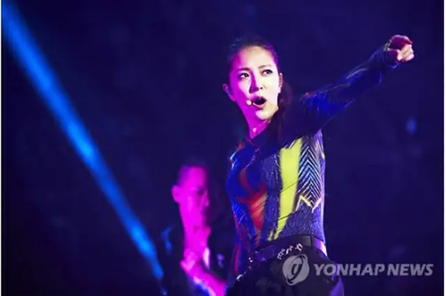 １３年の韓国ソロコンサートで熱唱するＢｏＡ（ＳＭエンタテインメント提供）＝（聯合ニュース）≪転載・転用禁止≫