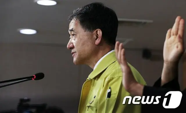 22日、パク・ヌンフ韓国保健福祉相が国民に対して談話を発表している（提供:news1）