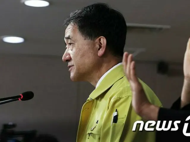 22日、パク・ヌンフ韓国保健福祉相が国民に対して談話を発表している（提供:news1）