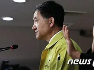 政府の政策に反対する医療陣たちに、退いた韓国厚生省「“医大定員増員”、コロナ安定時まで留保」