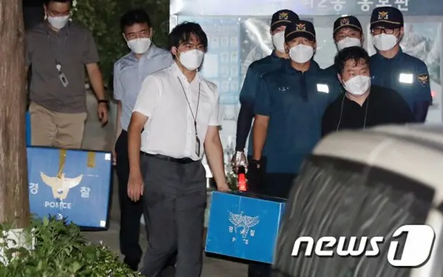 韓国ソウル市ソンブク（城北）区にあるサラン第一教会での家宅捜査を終えた警察（提供:news1）