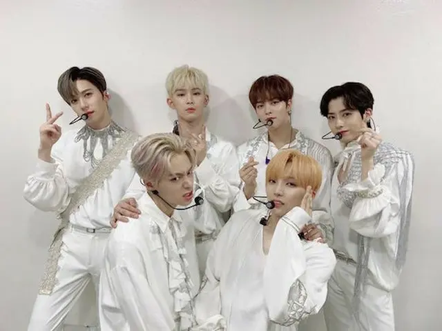 「ONEUS」、音楽番組「人気歌謡」リアルタイム視聴を呼ぶ団体ショット…貴公子オーラ炸裂（提供:OSEN）