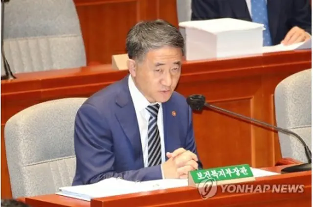 国会予算決算特別委員会で答弁する朴氏＝２４日、ソウル（聯合ニュース）