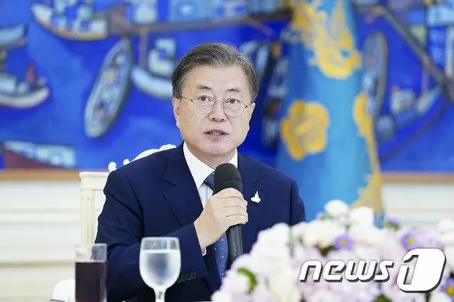 文在寅 韓国大統領に対して英メディアは「他人に対する批判はよくするが、自身に対する批判は受け入れない」と報じた（提供:news1）