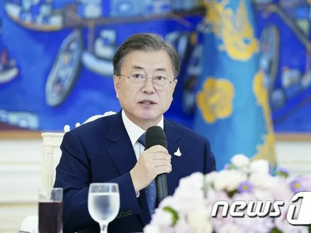 文在寅 韓国大統領に対して英メディアは「他人に対する批判はよくするが、自身に対する批判は受け入れない」と報じた（提供:news1）