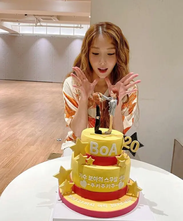 “デビュー20周年”BoA、ダンスレッスン室で迎えた記念日に「ありがとう」と感謝の認証ショット（提供:OSEN）