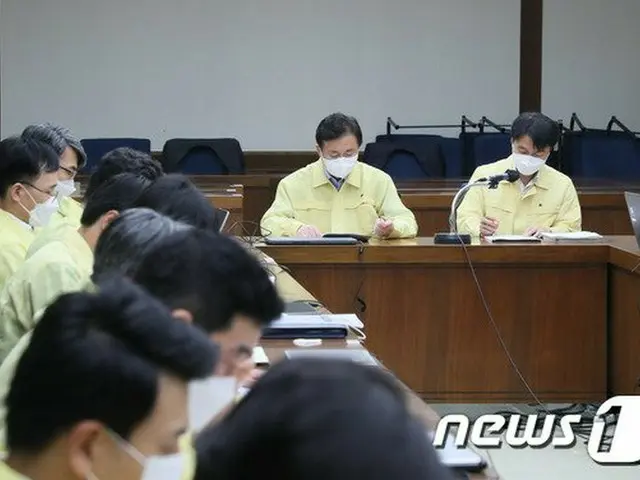 国会会議室に仕切り・1人にマイク1台設置＝韓国（画像提供:wowkorea）