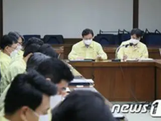国会会議室に仕切り・1人にマイク1台設置＝韓国