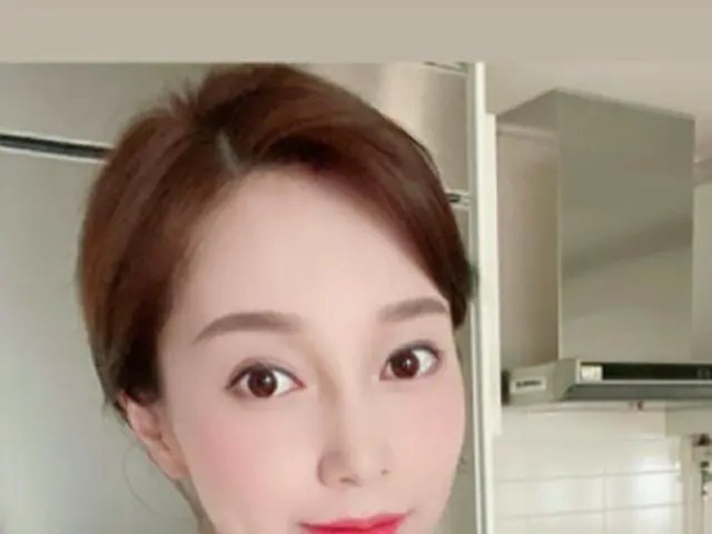 伊藤ゆみ（アユミ/ICONIQ）、ステイホーム中でもフルメイク…「久しぶりに化粧」（画像提供:wowkorea）