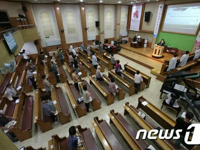 30日午前、韓国釜山市のある教会では集合禁止命令の中、対面礼拝が強行された（画像提供:wowkorea）