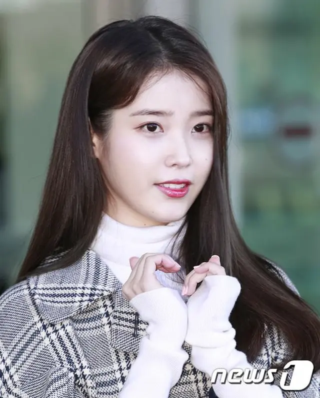 IU（アイユー）、新型コロナウイルスと闘う看護師に1億ウォン相当の冷却ベストを寄付（画像提供:wowkorea）