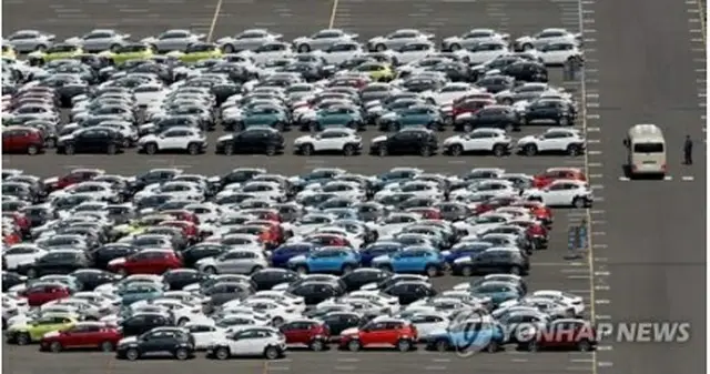 埠頭（ふとう）で輸出を待つ車（資料写真）＝（聯合ニュース）