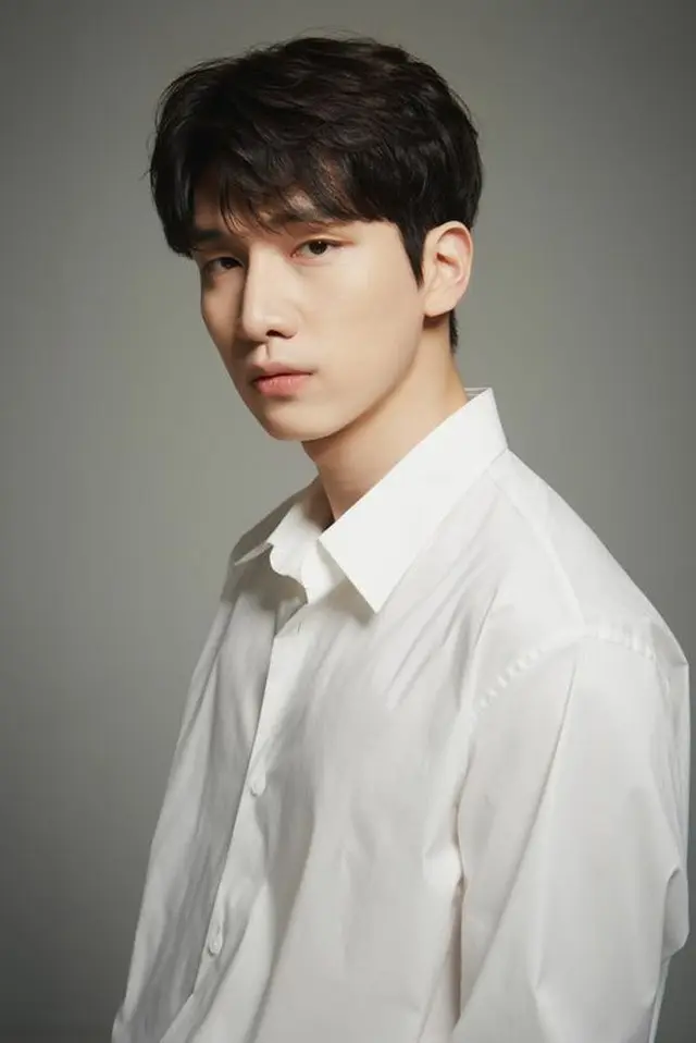 「VIXX」ヒョギが新しいプロフィールを通じて温かい魅力を発散した。（画像提供:OSEN）