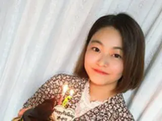 「Nizi Project」出身のアカリ、本日（9/3）16歳の誕生日を迎え、「常に前を向いて楽しく過ごしたい」とキュートなスマイル