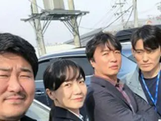 女優ペ・ドゥナ、「秘密の森2」龍山署の刑事たちとのあたたかい仲…団体ショット公開